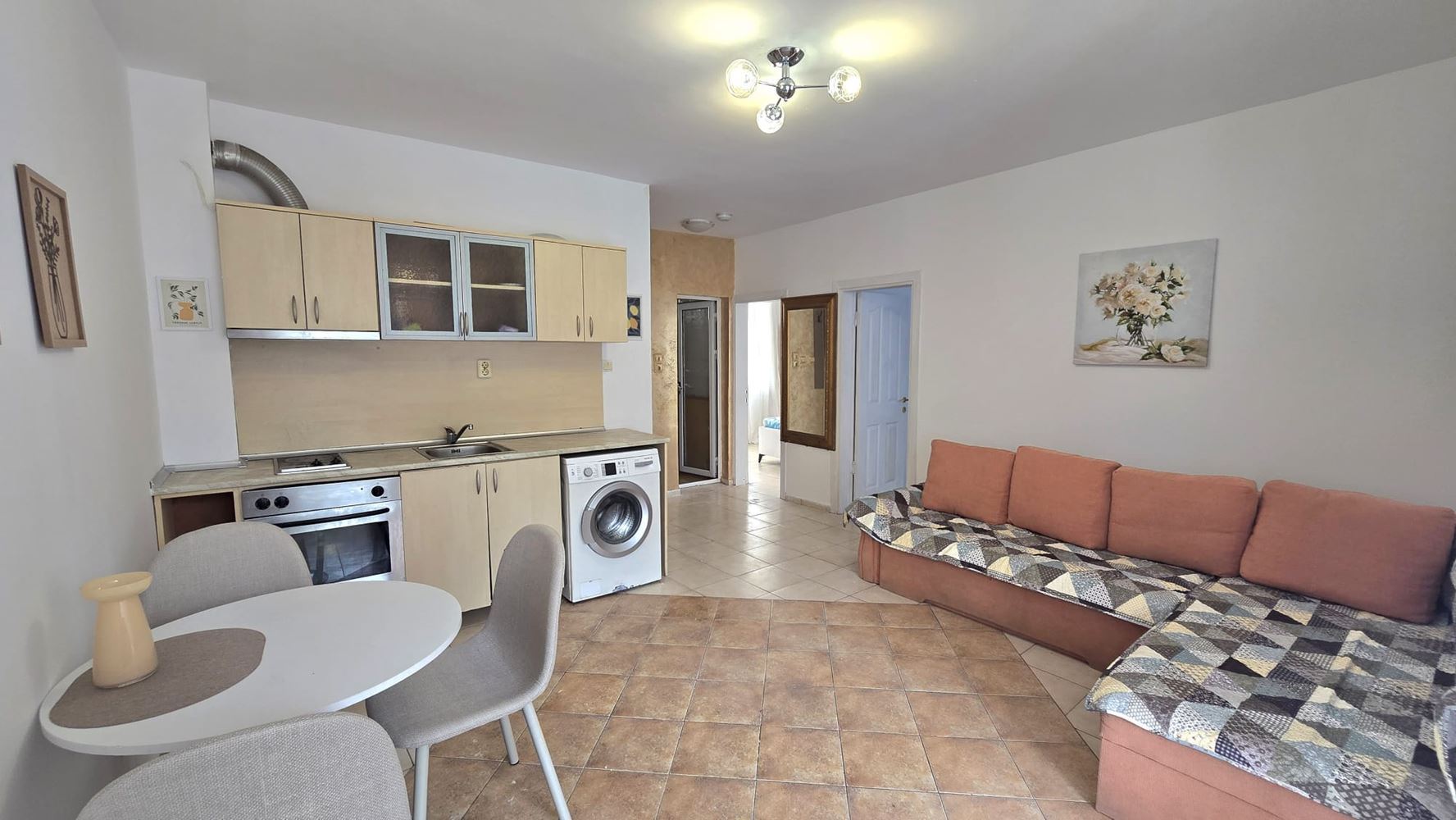 Apartament z dwiema sypialniami, ekspozycją południową i widokiem na basen w Słonecznym Brzegu