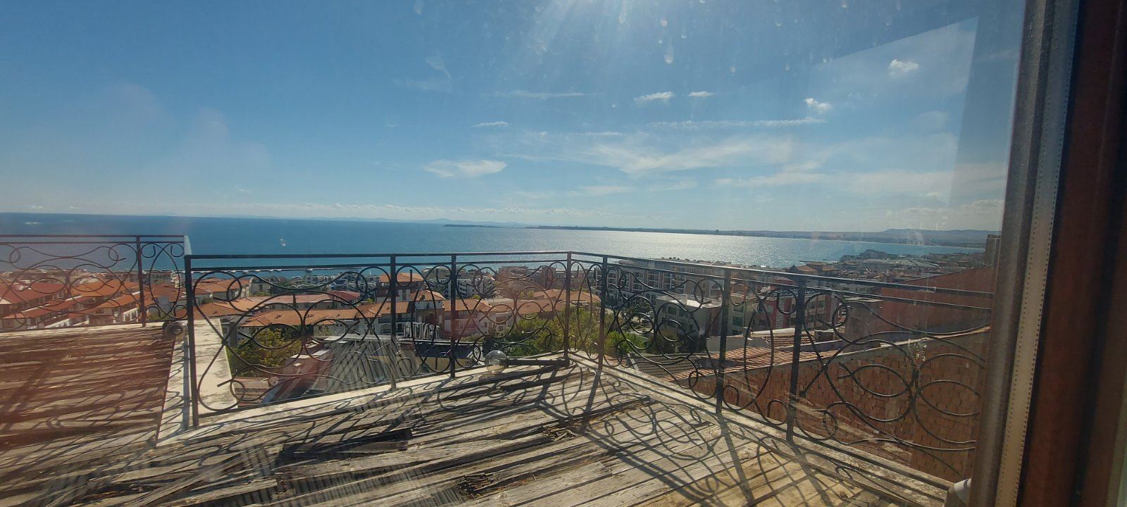 Dwupoziomowy apartament z wyjątkowym panoramicznym widokiem na morze w Świętym Własie – bez opłaty za utrzymanie