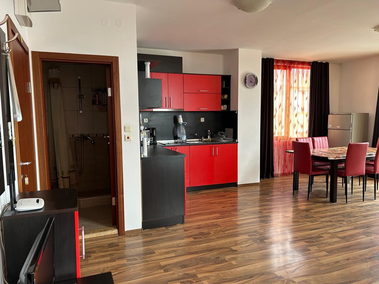 Przestronny apartament z dwiema sypialniami i panoramicznym widokiem na morze w Sveti Vlas