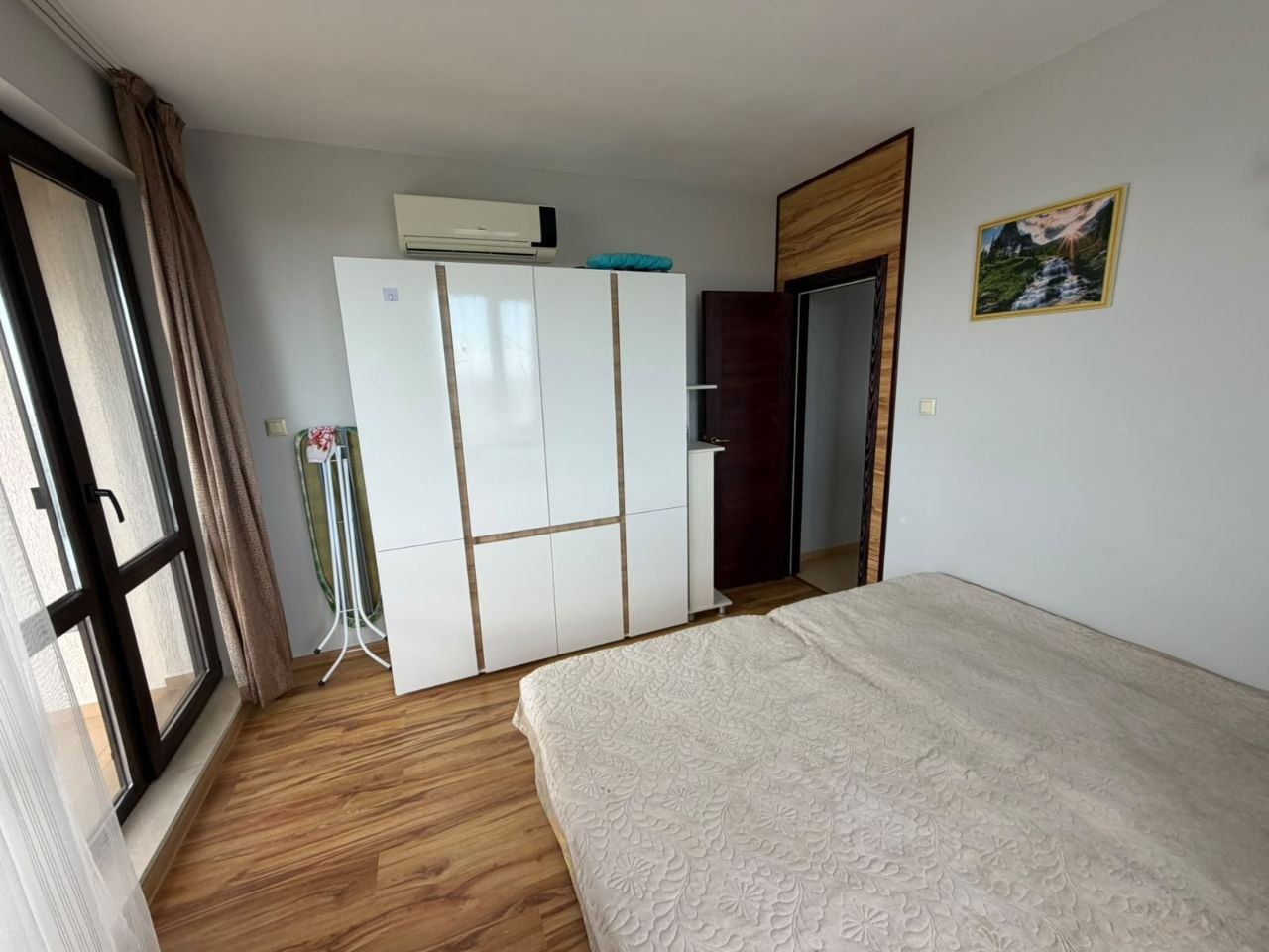 Stylowy apartament z jedną sypialnią z widokiem na morze w prestiżowym kompleksie w Świętym Własie – idealny na wypoczynek i inwestycję