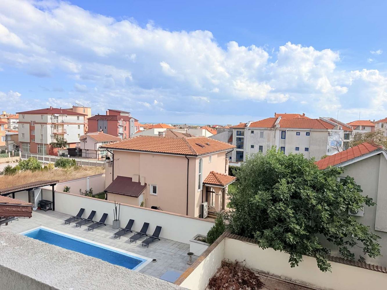 Apartament z trzema pokojami w Rawdzie z widokiem na morze i bez opłaty za utrzymanie! 