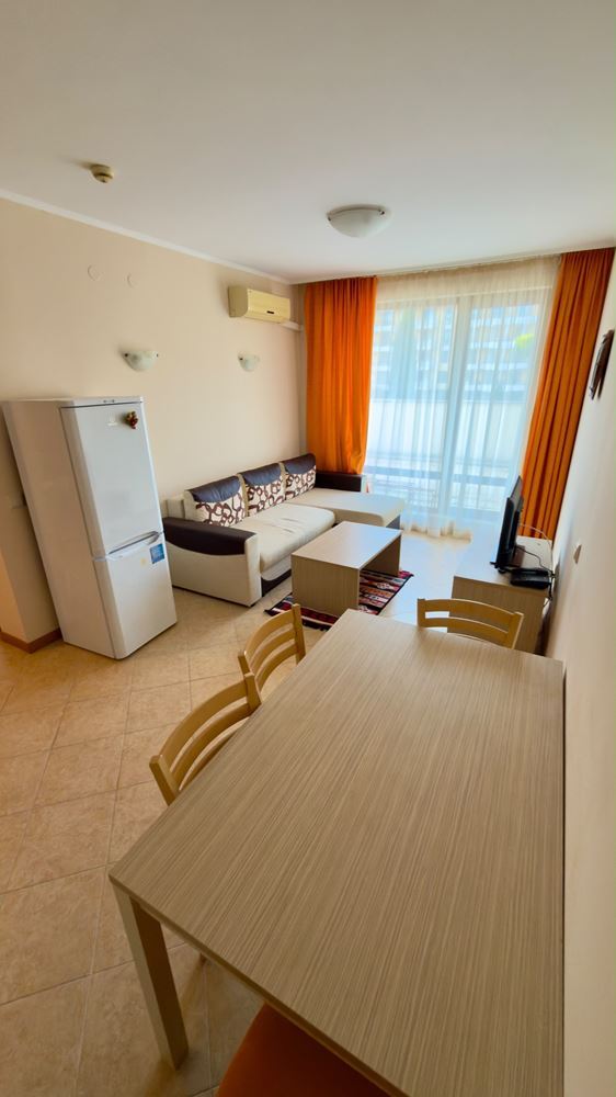 Przestronny apartament z jedną sypialnią, dużym tarasem i widokiem na basen w Słonecznym Brzegu