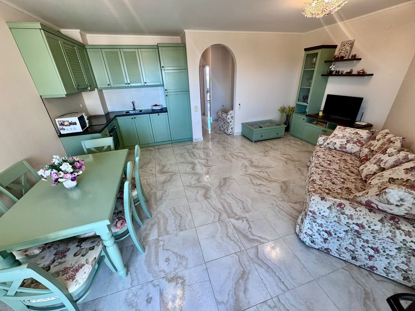 Przestronny trzypokojowy apartament z panoramicznym widokiem na morze w prestiżowym kompleksie w Nesebyrze – komfort, przestrzeń i imponujące widoki