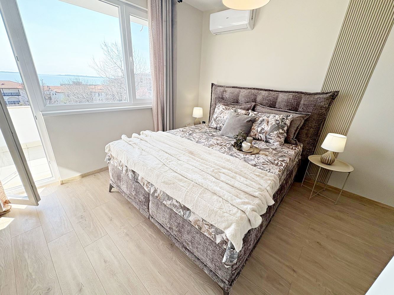 Dwa niezależne przestrzenie mieszkalne z widokiem na morze w centrum Świętego Własu – designerskie wnętrze i własne miejsce parkingowe