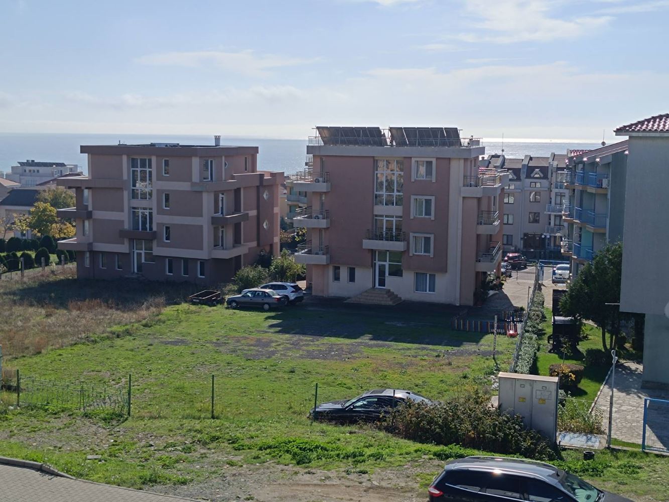 Apartament z dwiema sypialniami i widokiem na morze bez opłaty eksploatacyjnej w Swetim Własie