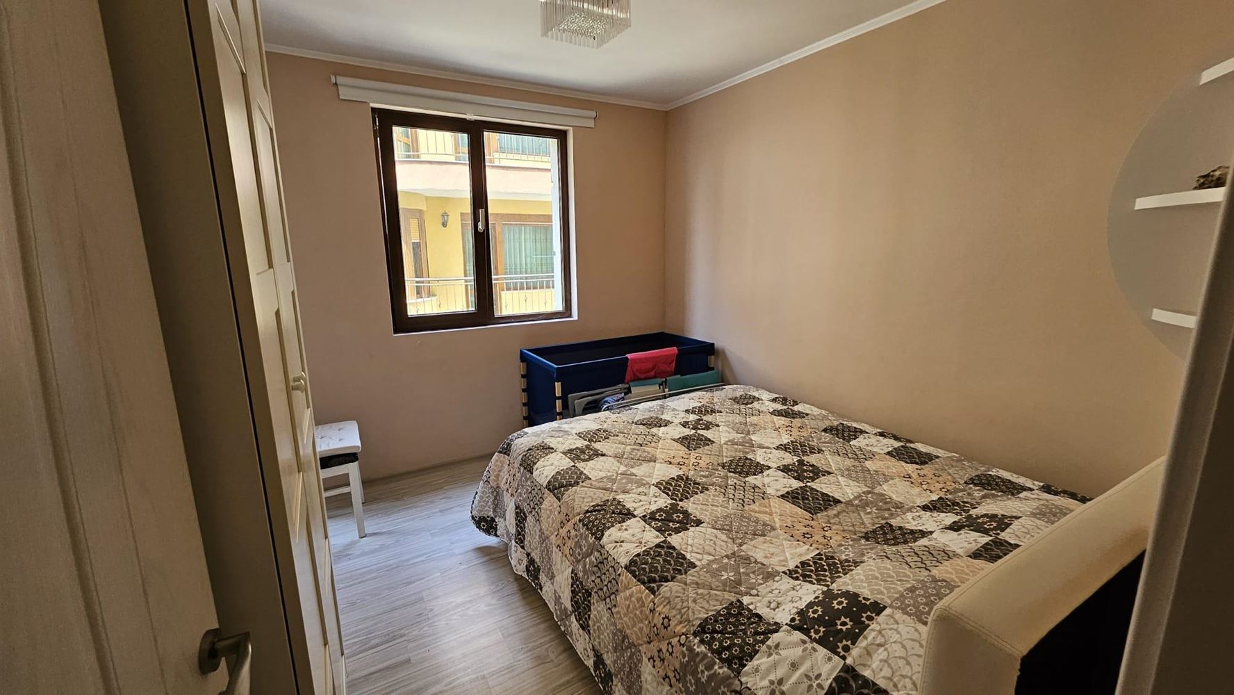 Nadmorski komfort w Nesebyrze – apartament z jedną sypialnią kilka kroków od plaży, bez opłaty za utrzymanie