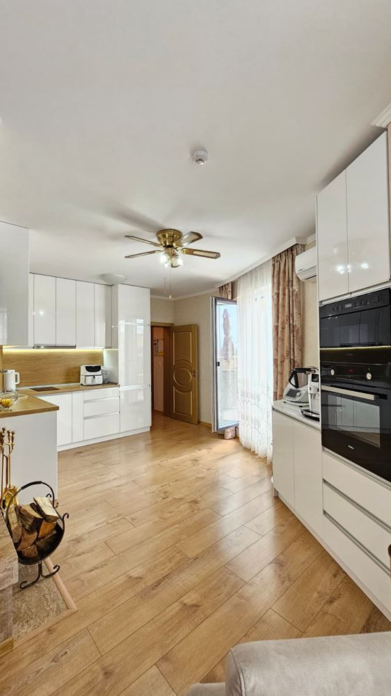 Przestronny penthouse z panoramicznym tarasem i sauną w nowoczesnym kompleksie mieszkaniowym w Słoneczny Brzeg