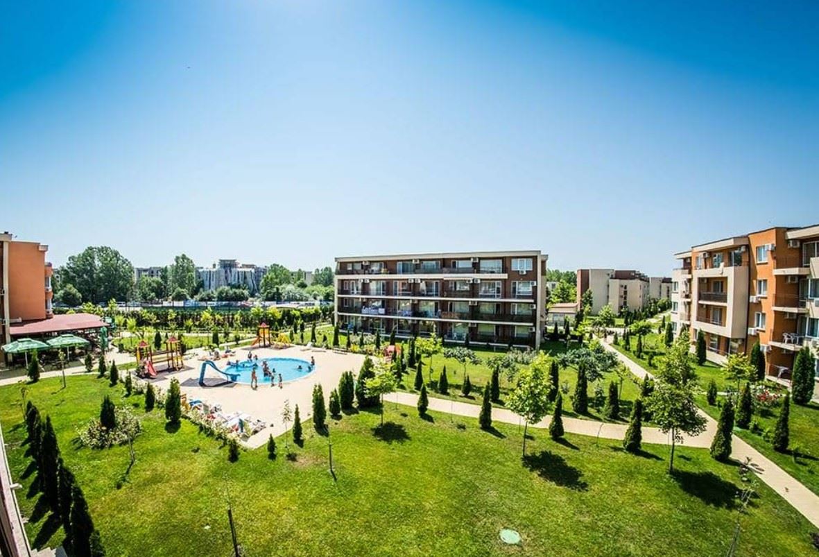 Przestronne studio z tarasem w nowoczesnym kompleksie w Słonecznym Brzegu – komfort i rozrywka w odległości krótkiego spaceru od morza