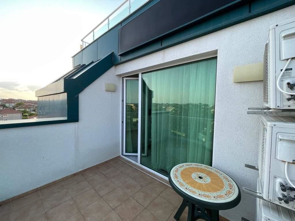 Panoramiczne mieszkanie z dwiema sypialniami z widokiem na morze w Rawdzie – światło, przestrzeń i niska opłata za utrzymanie