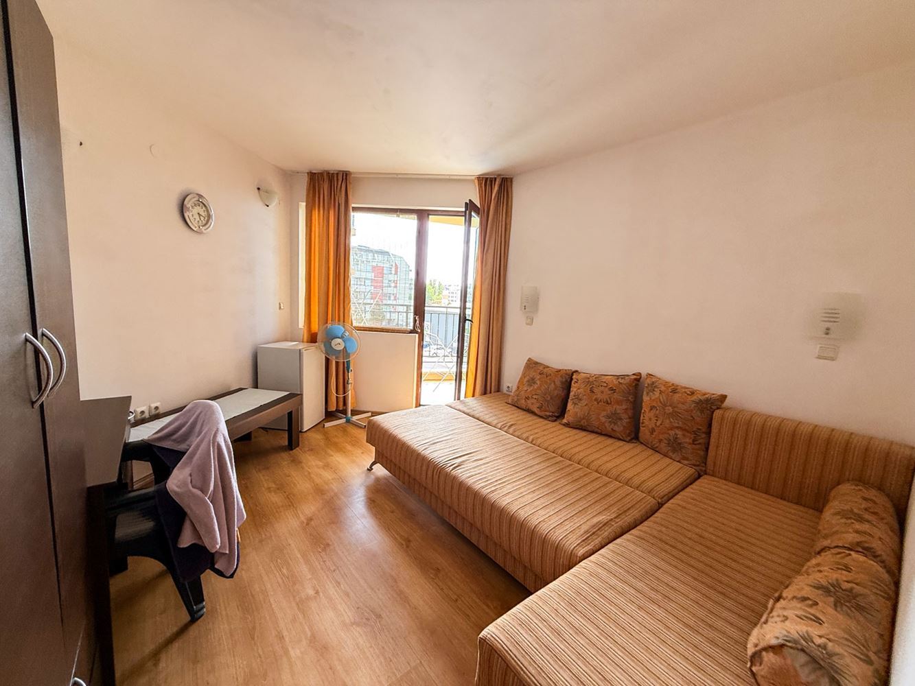 Słoneczny Brzeg: przytulny apartament z jedną sypialnią z niską opłatą za utrzymanie