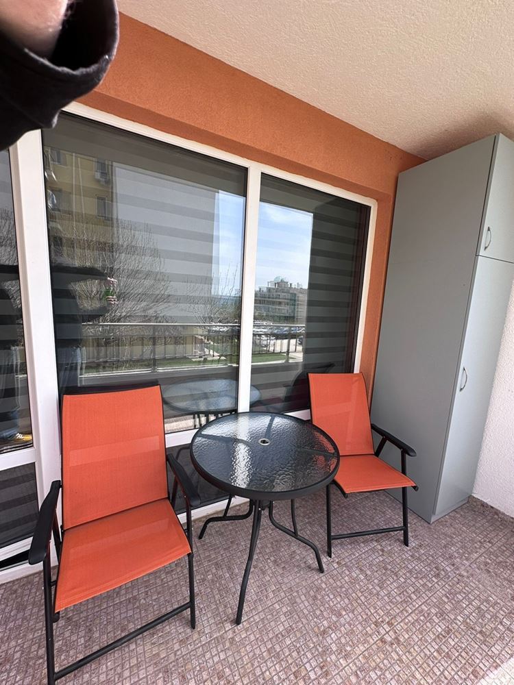 Dwupokojowe mieszkanie z częściowym widokiem na morze w Sveti Vlas – umeblowane, po remoncie, w luksusowym kompleksie zamkniętym