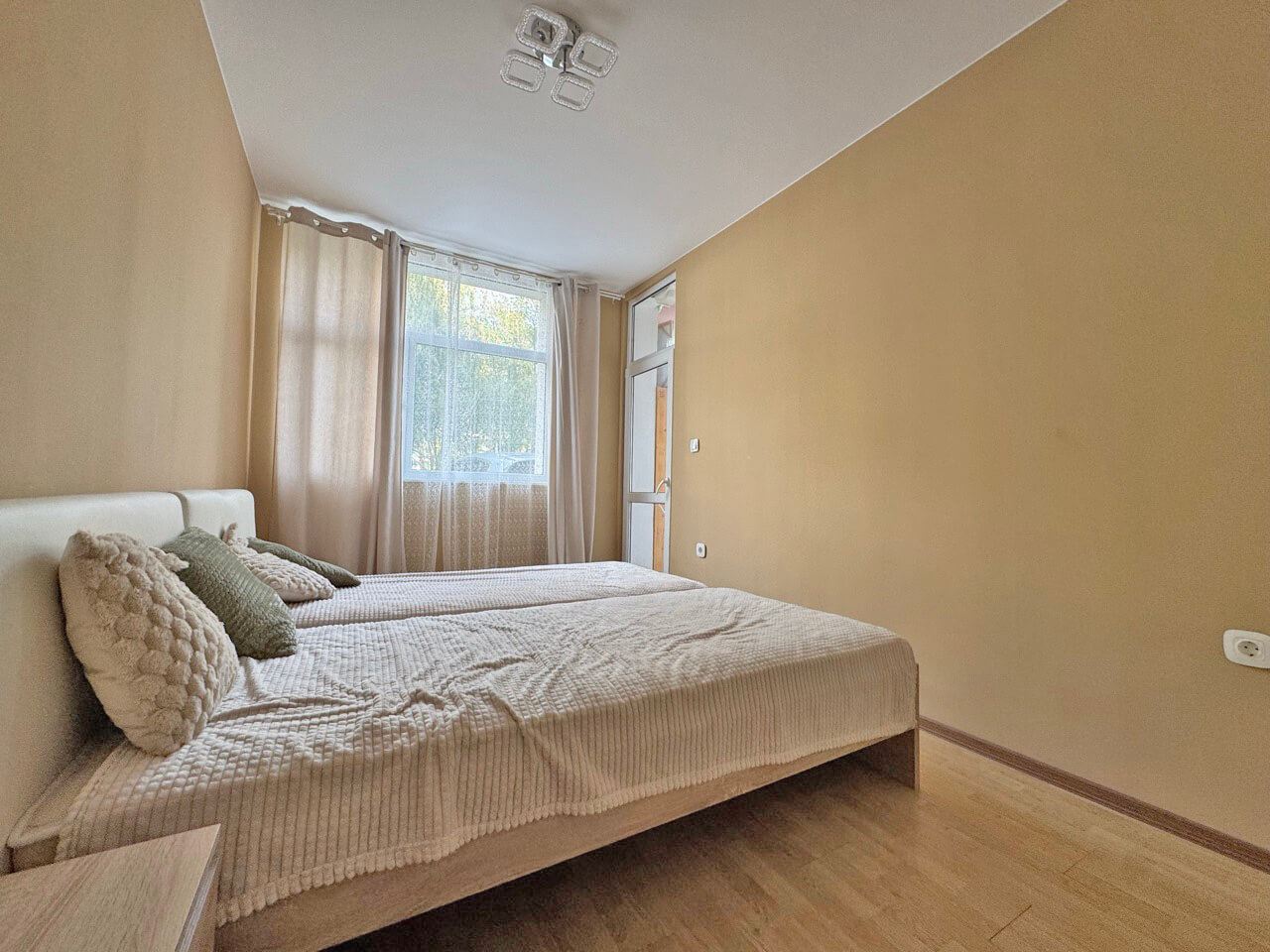 Przestronny apartament z dwiema sypialniami z widokiem na basen w Słonecznym Brzegu