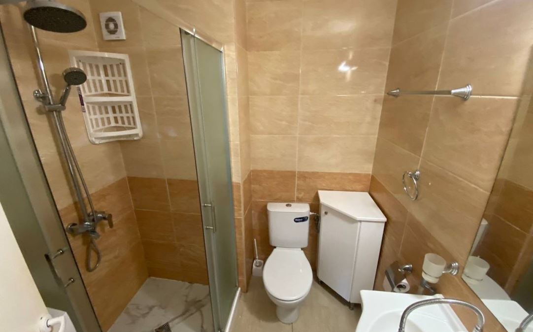 Apartament z dwiema sypialniami 50 metrów od plaży w Rawdzie – nowoczesny budynek, komfort i doskonała lokalizacja
