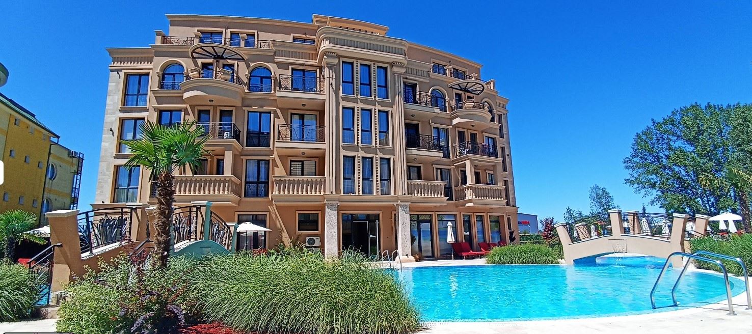 Jasne studio w luksusowym kompleksie – wspaniały komfort przy basenie