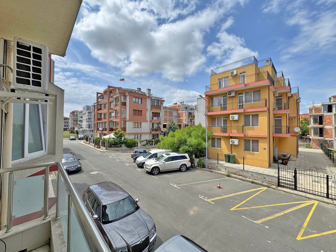 Przestronny apartament z trzema sypialniami do całorocznego zamieszkania w dzielnicy Czerno More w Nesebyrze