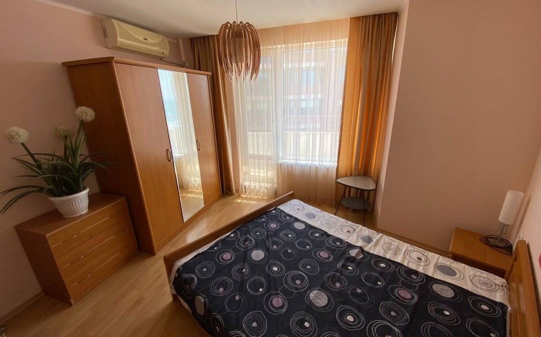 Apartament z dwiema sypialniami z widokiem na morze na pierwszej linii w Elenite – komfort, natura i spokój