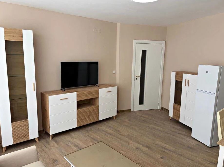 Apartament w pierwszej linii brzegowej w Elenite – generalny remont, prąd do użytku mieszkalnego i bezpośredni dostęp do plaży