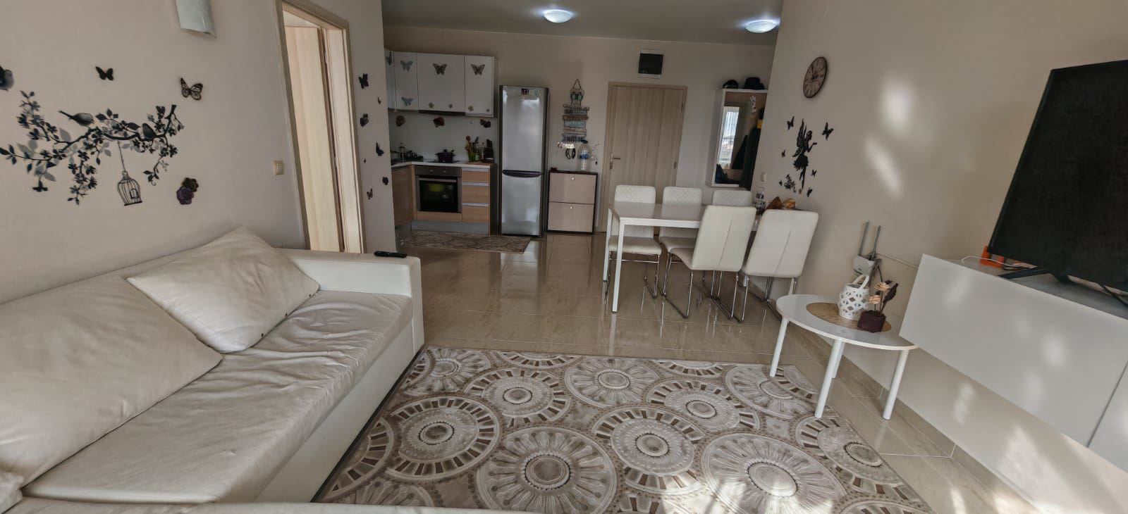Apartament z dwiema sypialniami, widokiem na baseny i częściowym widokiem na morze, 200 metrów od plaży w Sveti Vlas