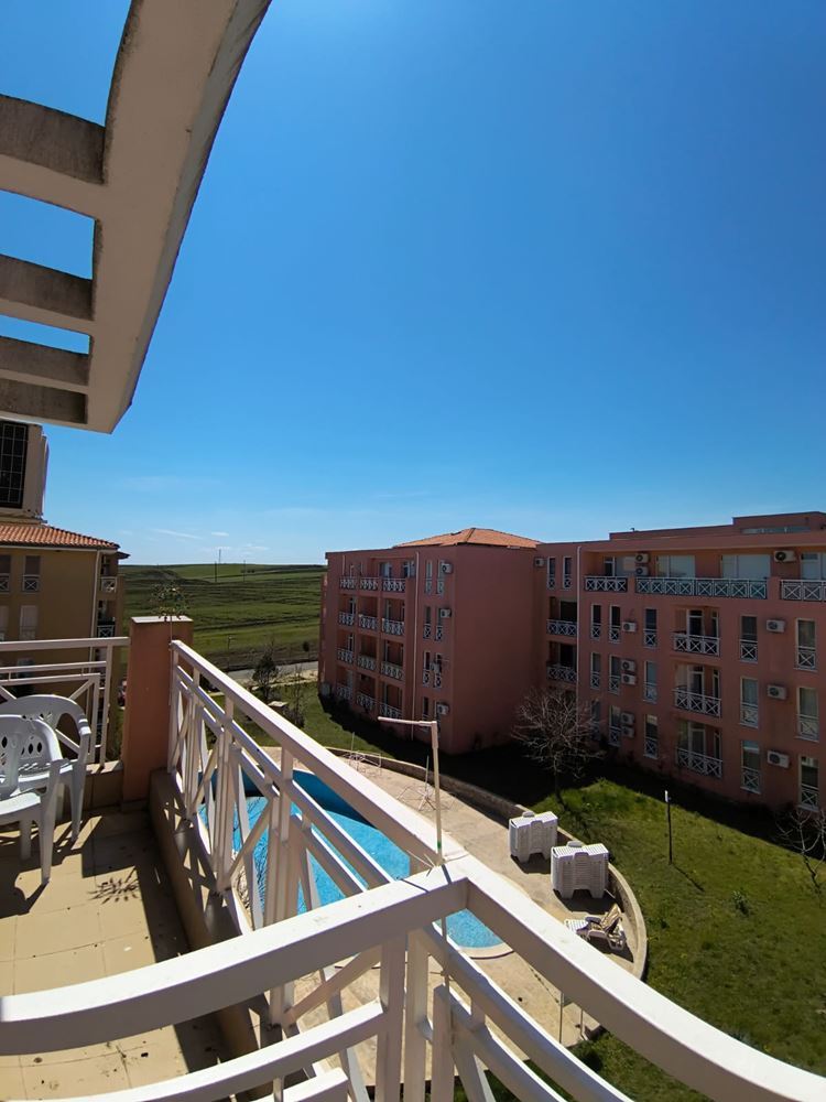 Ekskluzywnie umeblowana kawalerka w zamkniętym kompleksie z bogatą infrastrukturą i spokojną atmosferą