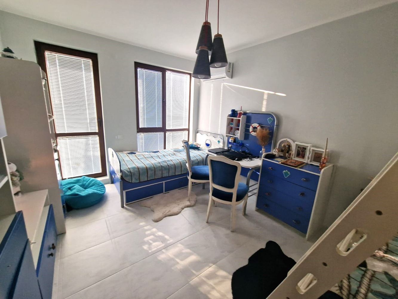 Ekskluzywny apartament z trzema sypialniami – najwyższy standard życia i dyskretny luksus