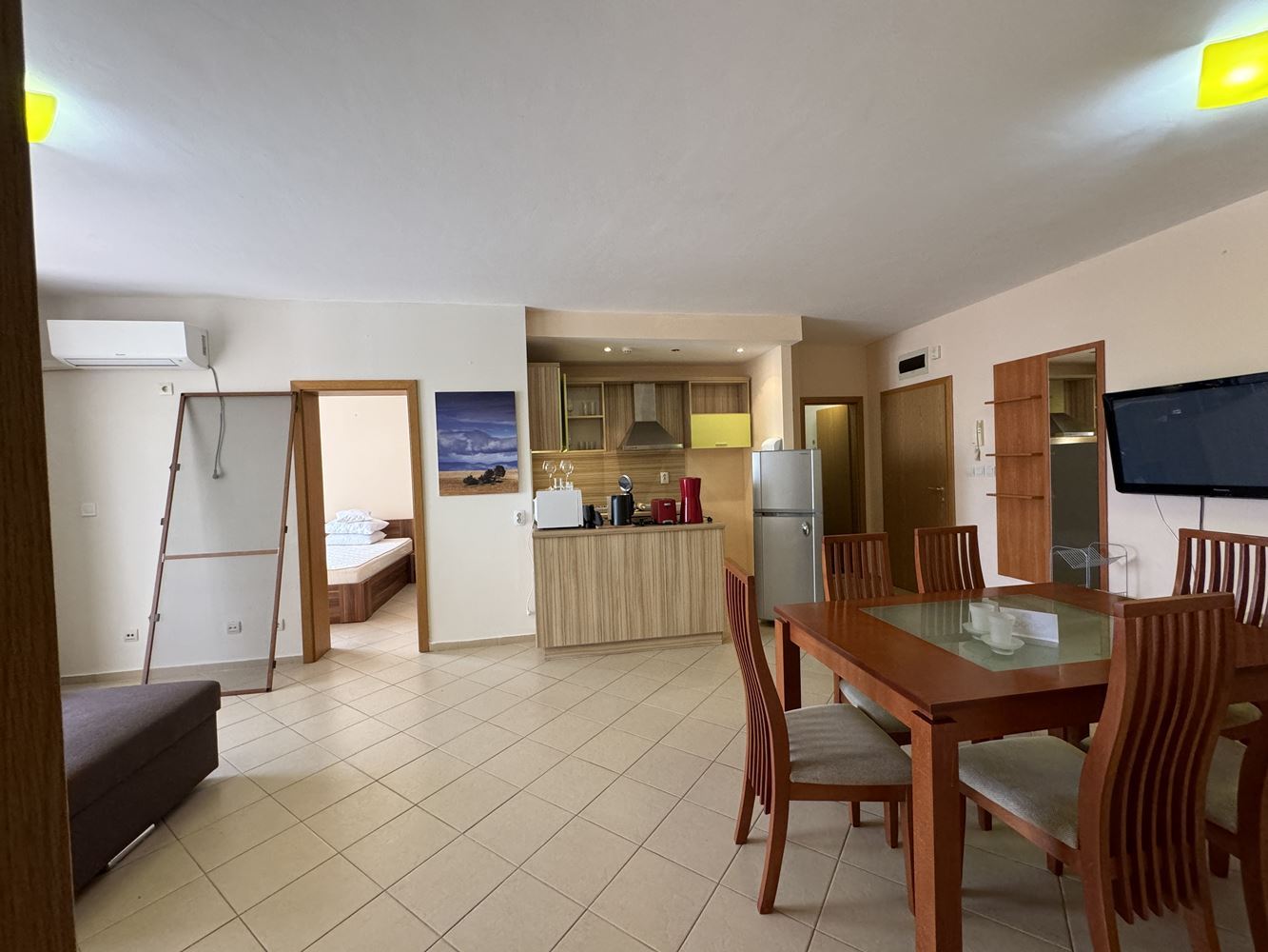 Przestronny apartament z dwiema sypialniami w pierwszej linii brzegowej w Sweti Własie – widok na morze i baseny