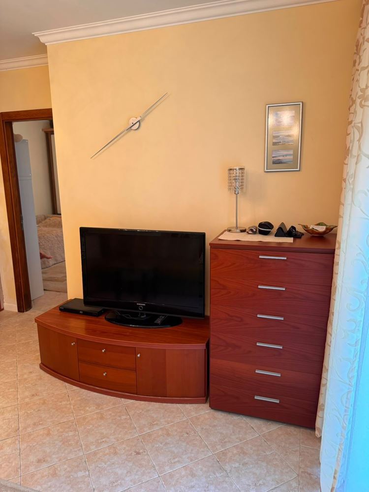 Apartament z dwiema sypialniami i widokiem na morze wśród sosen – luksus i spokój przy samej plaży w Sozopolu