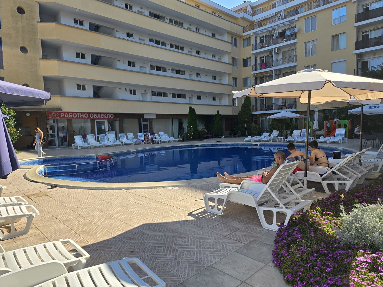 Dwupoziomowy apartament z pięknym widokiem na morze w Słonecznym Brzegu – doskonała lokalizacja zaledwie 200 metrów od plaży