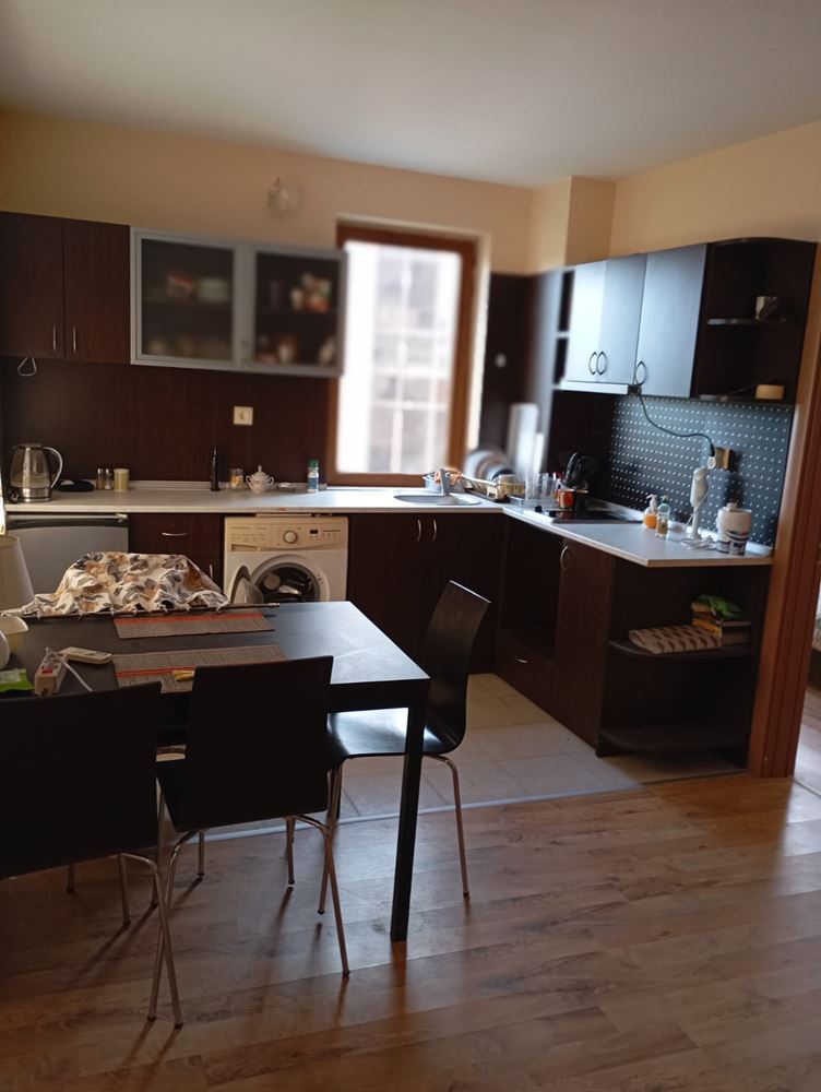  W pełni umeblowany dwupokojowy apartament 200 m od plaży w Rawdzie – cisza, zieleń i komfort w małym kompleksie