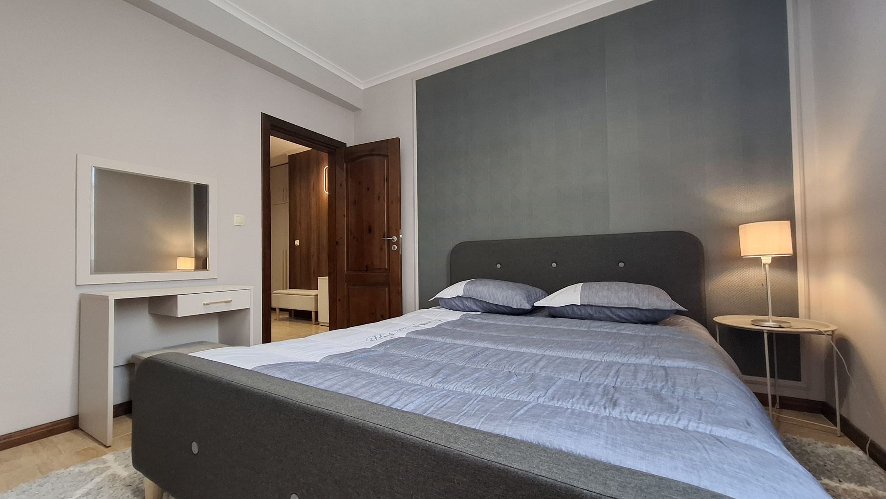 Luksusowy apartament z dwiema sypialniami przy pierwszej linii morza w Świętym Własie – wyjątkowa morska atmosfera i prestiżowy komfort