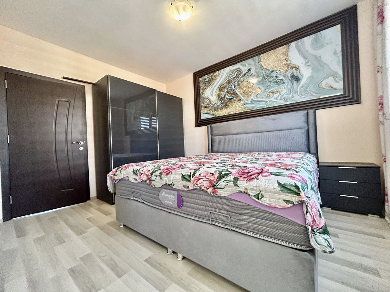 Przestronne apartament z dwiema sypialniami imponującą panoramą morską w kompleksie w Nesebyrze