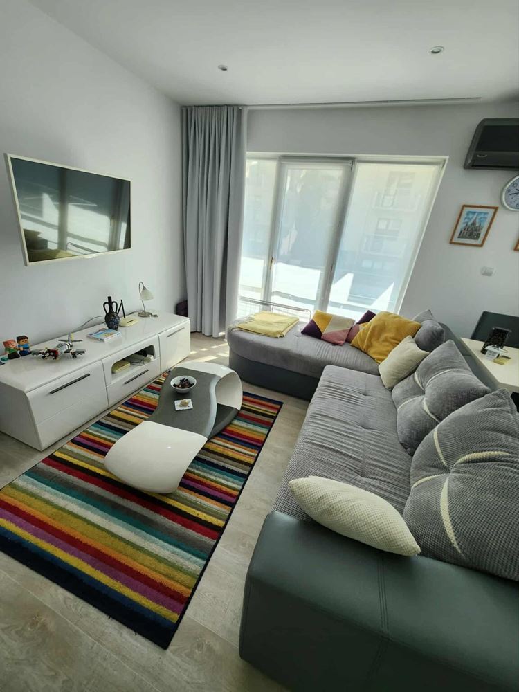 Apartament z dwiema sypialniami z widokiem na basen w Sveti Vlas – komfort, styl i doskonała lokalizacja