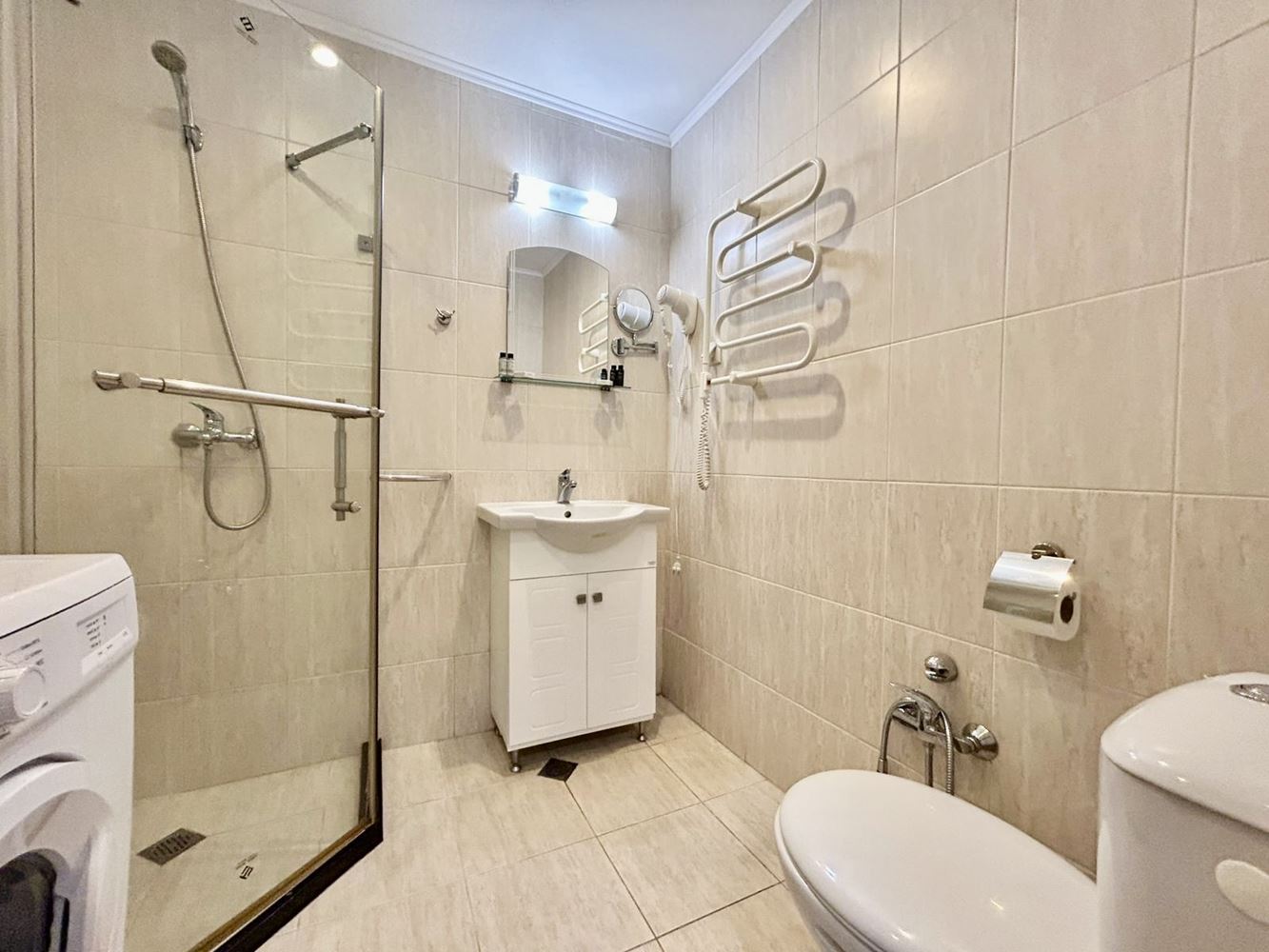 Apartament z jedną sypialnią i dwoma przestronnymi tarasami w Słonecznym Brzegu – w pełni umeblowany i gotowy do użytkowania