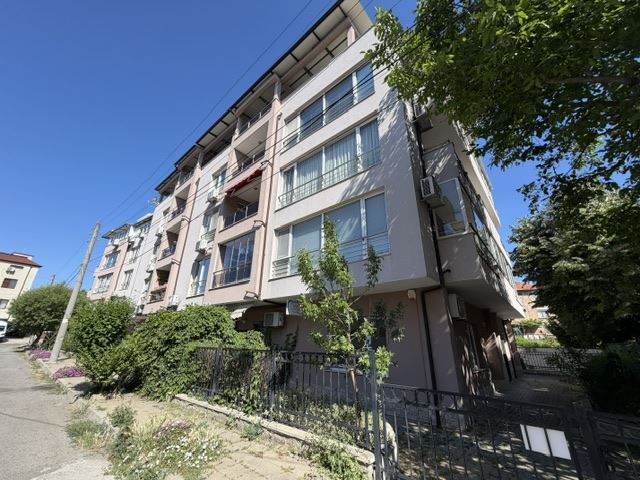 Przestronny apartament z jedną sypialnią i widokiem na morze w samym sercu Sarafowa z możliwością przebudowy na apartament z dwiema sypialniami