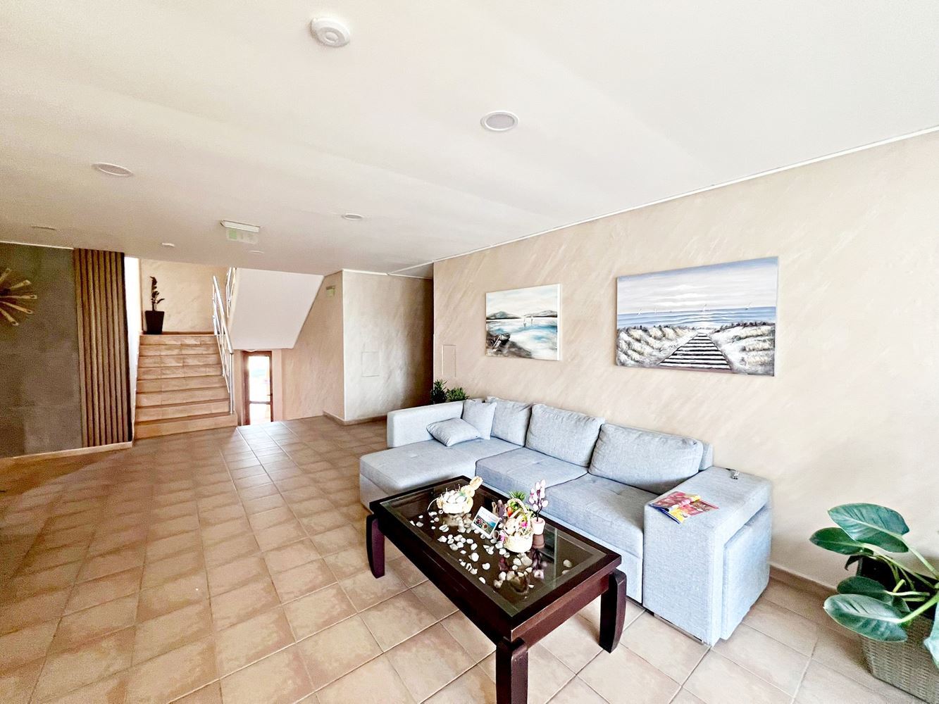 Stylowe mieszkanie z jedną sypialnią z niską opłatą za utrzymanie w doskonałym kompleksie w Słonecznym Brzegu – gotowe do zamieszkania lub inwestycji