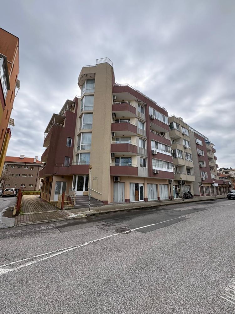 Umeblowane studio w Pomorie – doskonała lokalizacja, 400 m od morza i centrum miasta