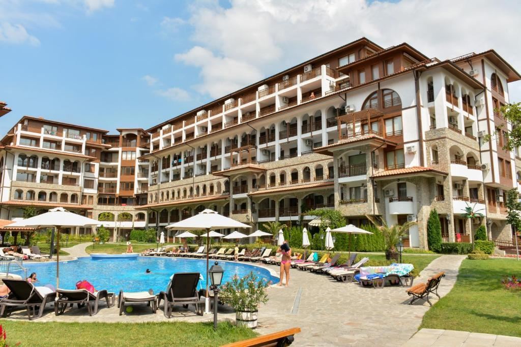 Przestronne dwupokojowe mieszkanie w prestiżowym kompleksie w Sveti Vlas – 200 metrów od morza