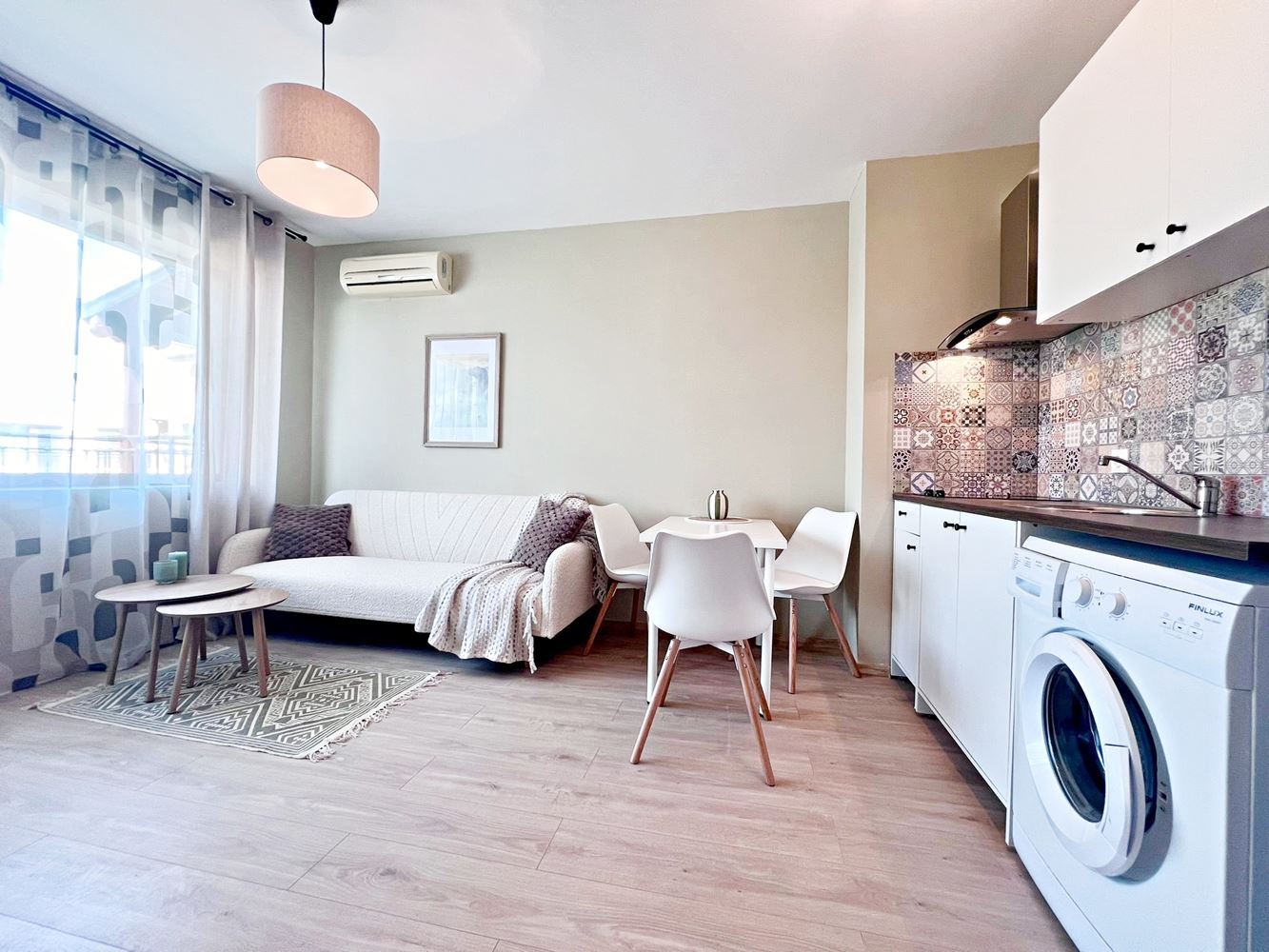 Stylowe mieszkanie z jedną sypialnią z niską opłatą za utrzymanie w doskonałym kompleksie w Słonecznym Brzegu – gotowe do zamieszkania lub inwestycji