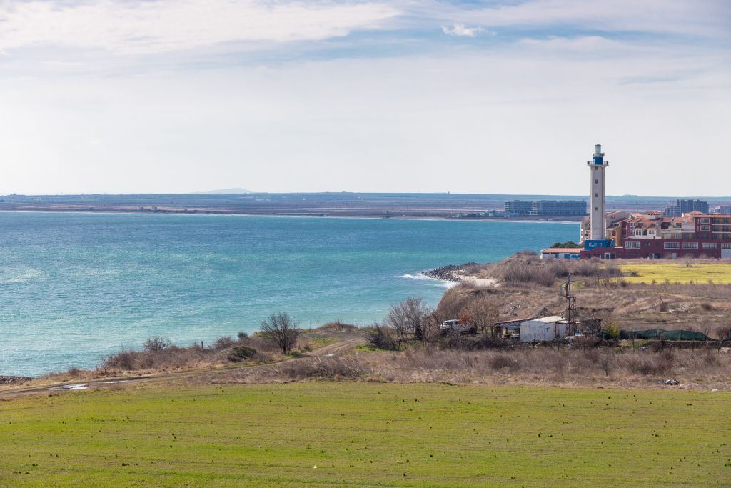 Pierwsza linia brzegowa z piękną panoramą morza – przestronne mieszkanie z jedną sypialnią i dwoma tarasami