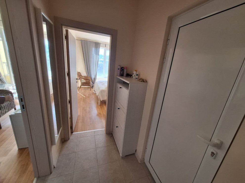 Umeblowany apartament z jedną sypialnią na pierwszej linii brzegowej z widokiem na morze w mieście Byala