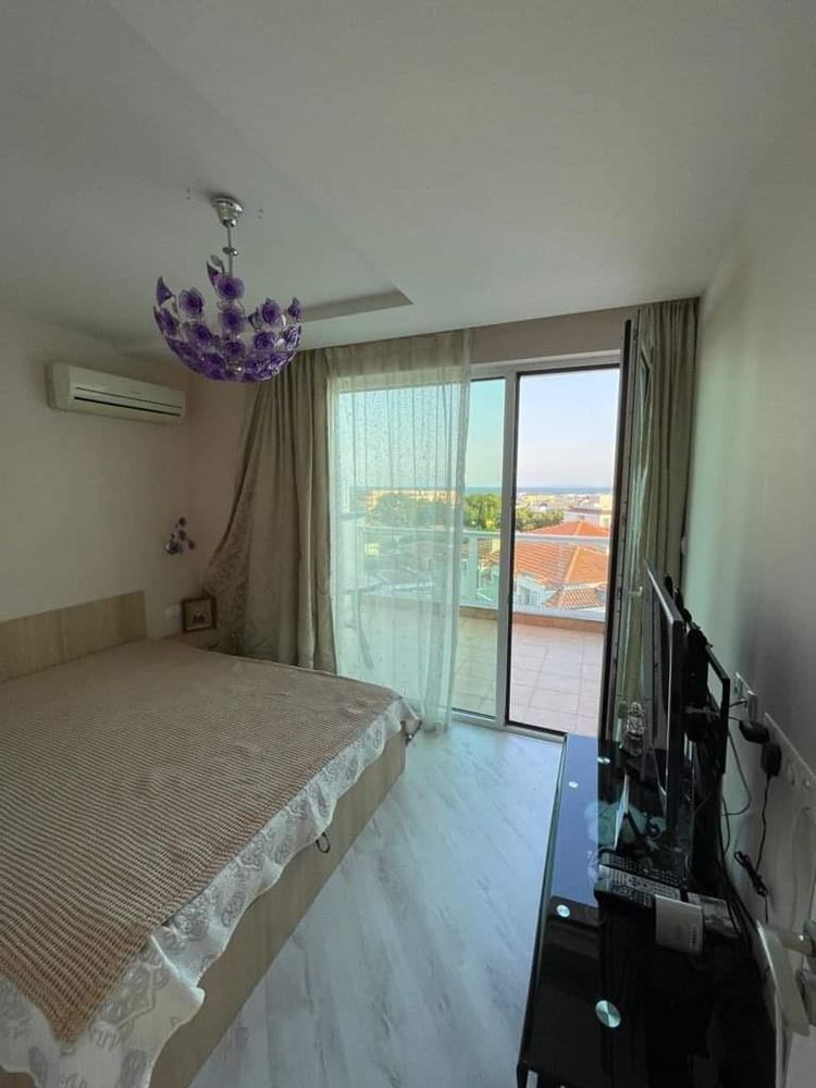 Panoramiczne mieszkanie z dwiema sypialniami z widokiem na morze w Rawdzie – światło, przestrzeń i niska opłata za utrzymanie