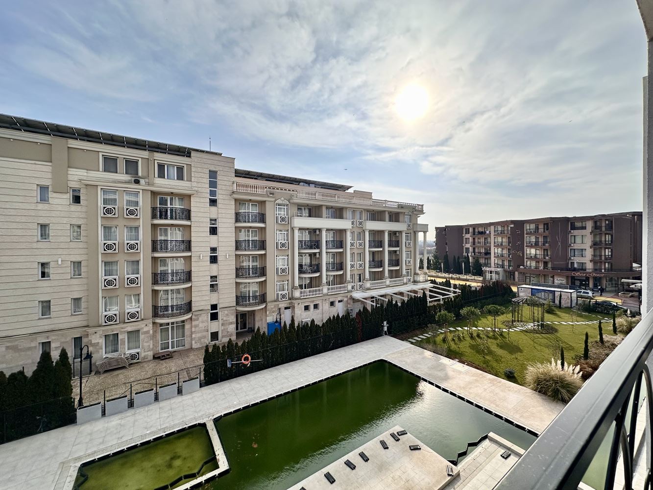 Przytulne mieszkanie z jedną sypialnią z widokiem na basen i tereny zielone w Słonecznym Brzegu – gotowe do użytku