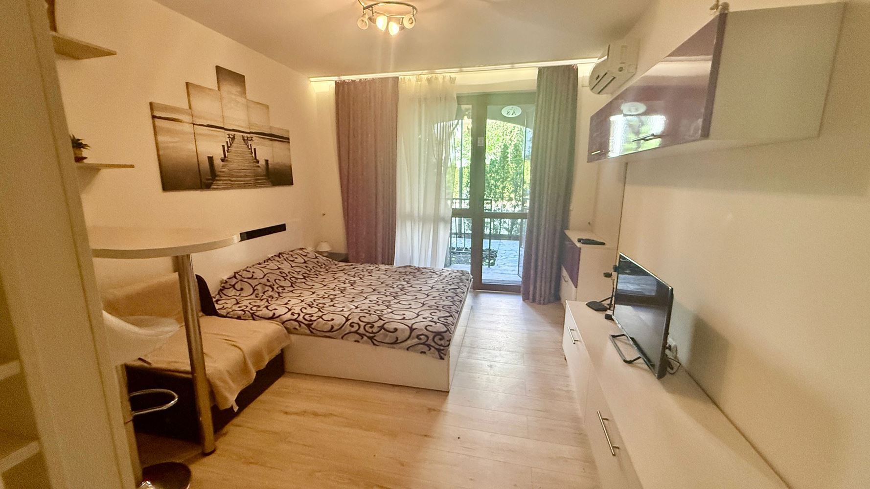 Stylowo umeblowane studio w luksusowym kompleksie w centrum Słonecznego Brzegu – komfort wysokiej klasy