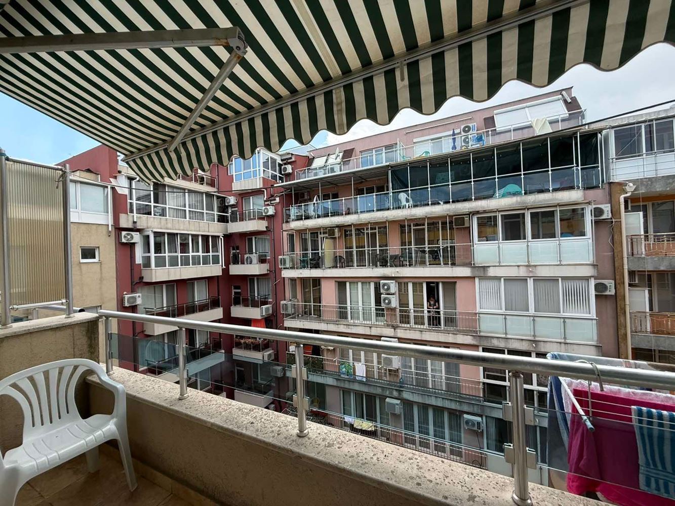 Umeblowane studio 200 m od morza w Pomorie – praktyczna nieruchomość w doskonałej lokalizacji