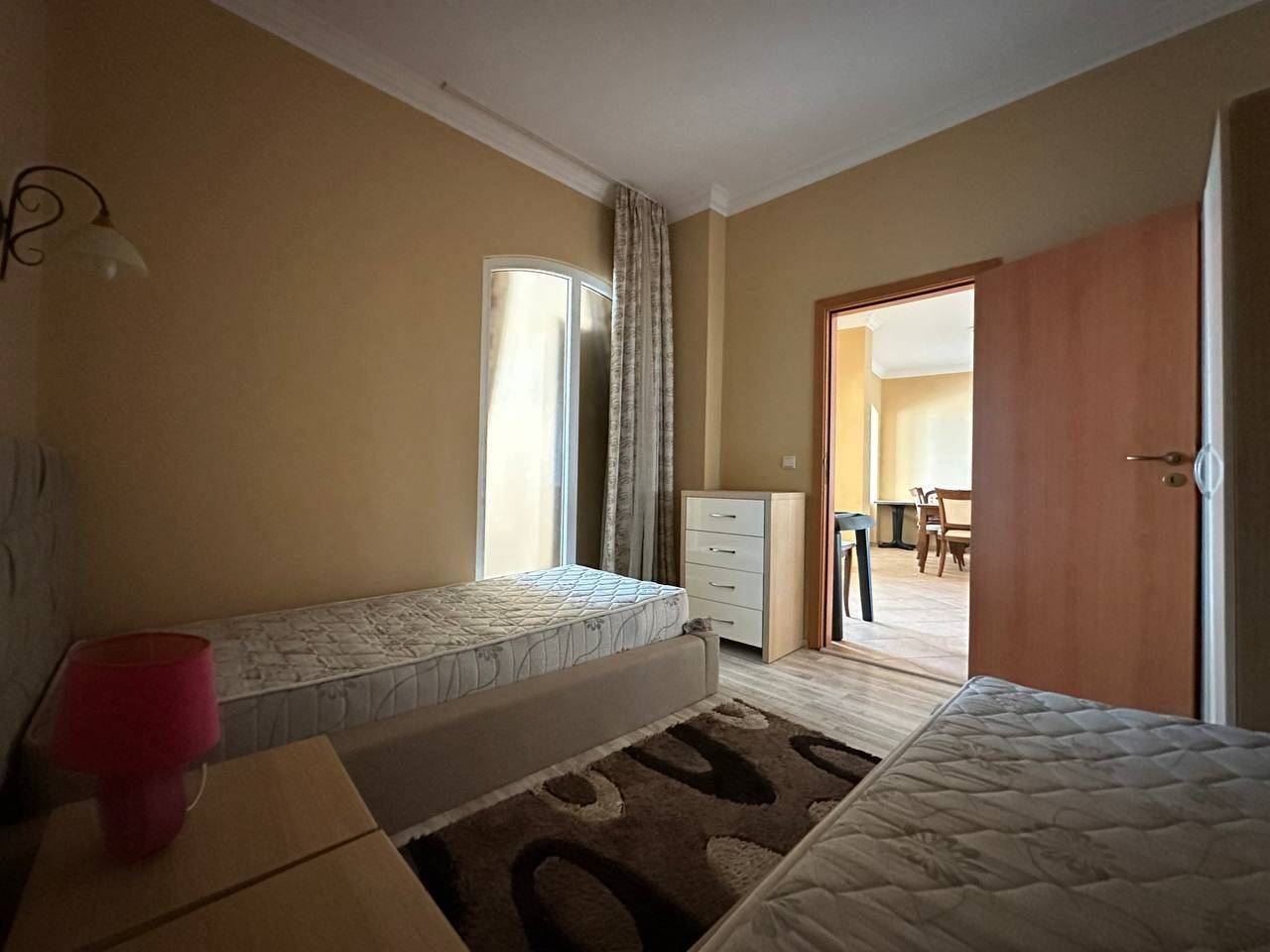 Przestronny apartament z widokiem na morze w pierwszej linii brzegowej w Pomorie – nieruchomość wakacyjna z atmosferą luksusowego kurortu