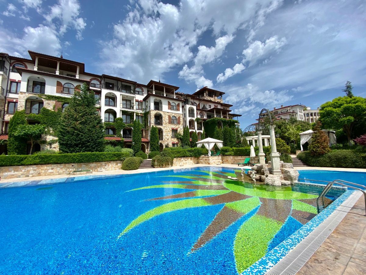 Unikalny apartament dwupoziomowy w kompleksie klasy premium w mieście Nesebyr