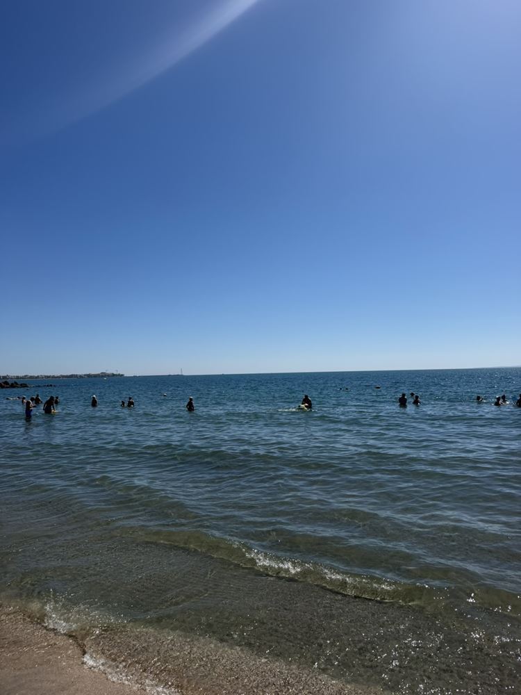 Mieszkanie dwupokojowe w pierwszej linii brzegowej w Pomorie – nowoczesna architektura, panoramiczne widoki na morze i doskonała lokalizacja!
