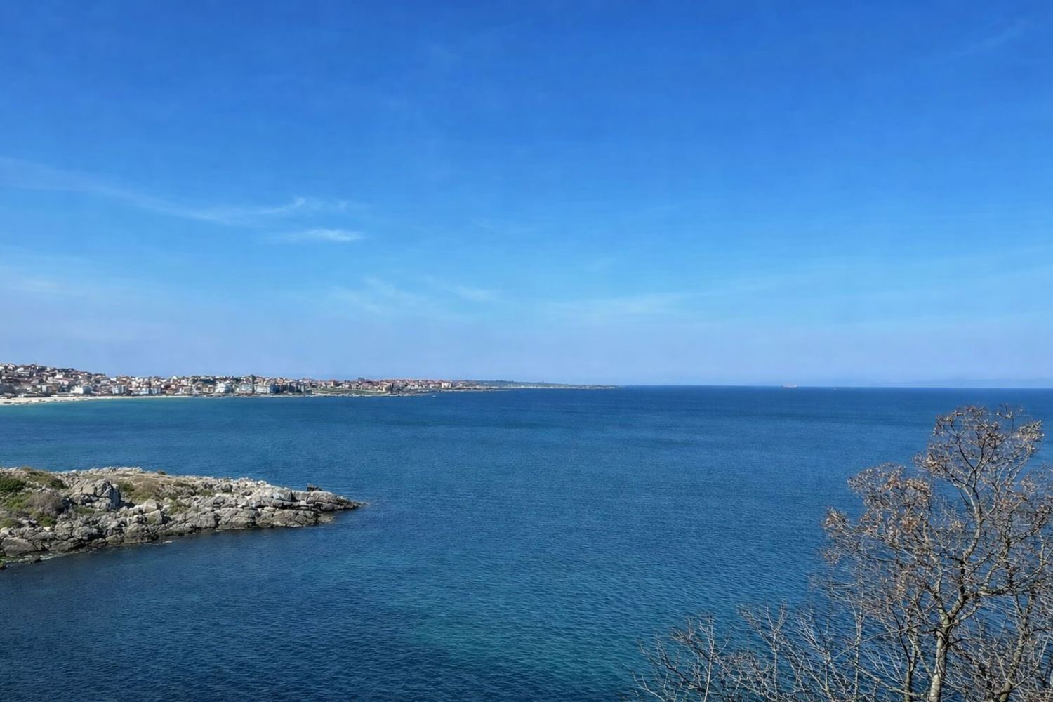 Mieszkanie dwupoziomowe w pierwszej linii brzegowej w Sozopolu z panoramicznymi widokami i butikową lokalizacją
