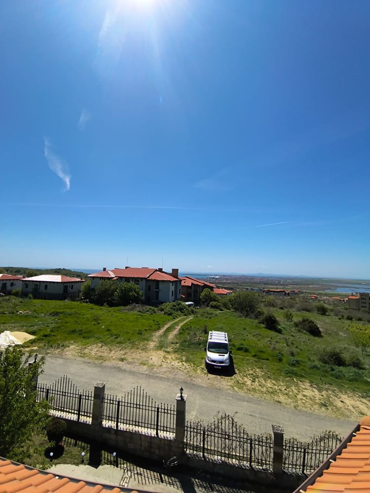 Odnowione mieszkanie dwupokojowe z panoramicznym widokiem w nowoczesnym kompleksie blisko Słonecznego Brzegu