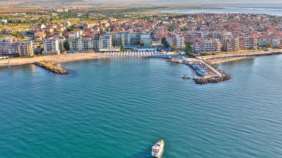 Piękne studio w pierwszej linii brzegowej w Pomorie z widokiem na morze – przytulność, komfort i prestiżowa lokalizacja