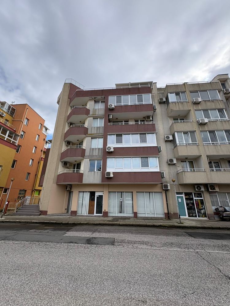 Umeblowane studio w Pomorie – doskonała lokalizacja, 400 m od morza i centrum miasta